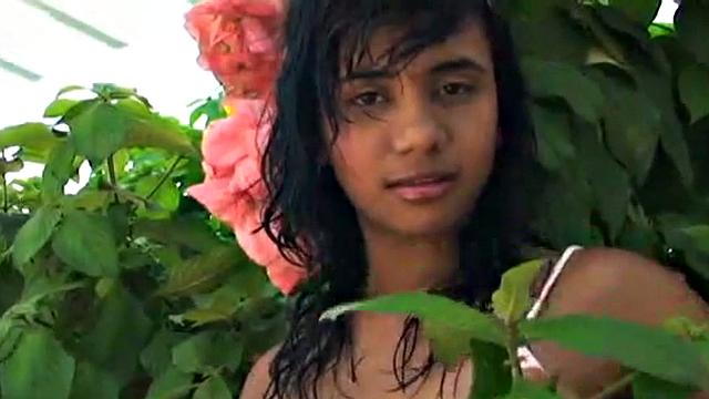 Tobie Teen Fingering Orgasm Outdoor