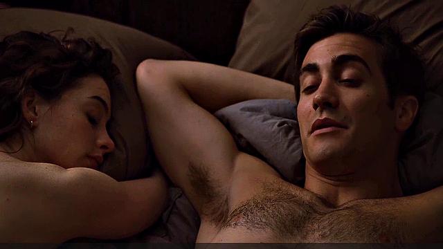 смотри, как энн хэтэуэй жарко трахается в кровати