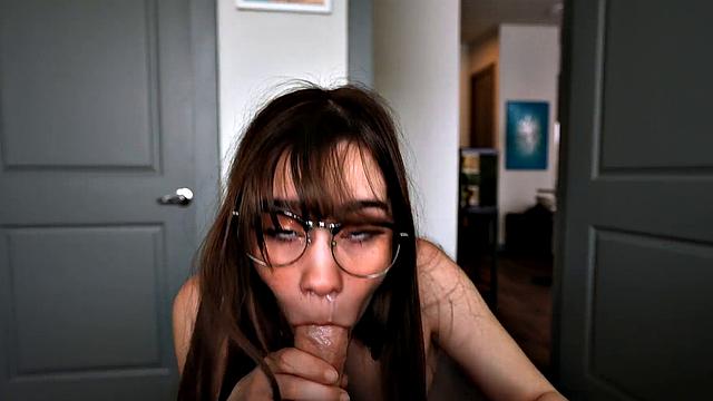 kaitlyn kox берет весь хер ike, даже очки не мешают кайфовать