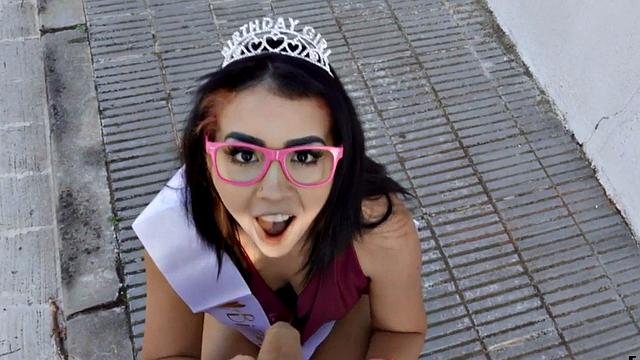 Pulled Latina gives bj in POV before anged in public