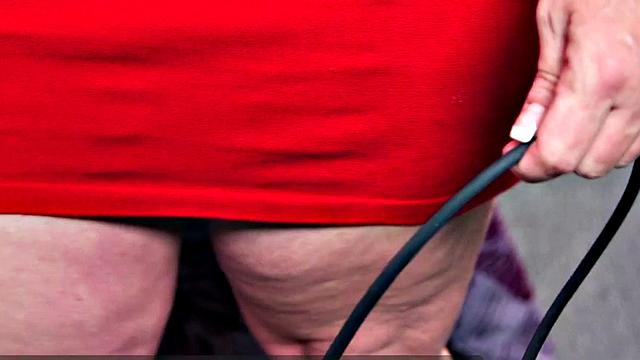 зрелая камми получает жёсткий трах и кончает на лицо