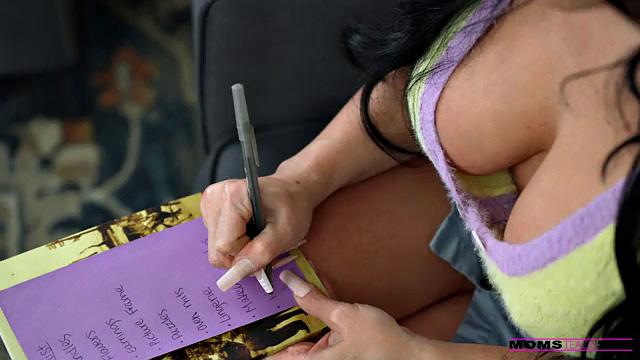 Naughty Gifts For Me And Stepmom On Mother's Day - S19:E5