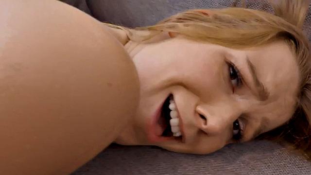 Amateur anal babe assfucked in closeup