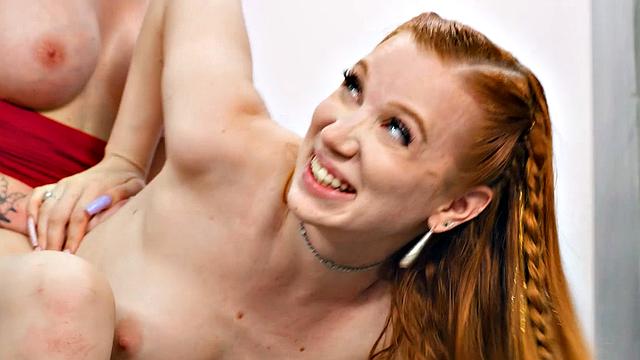 три транса устроили двойной движ в сортире, обычный перерыв не выйдет