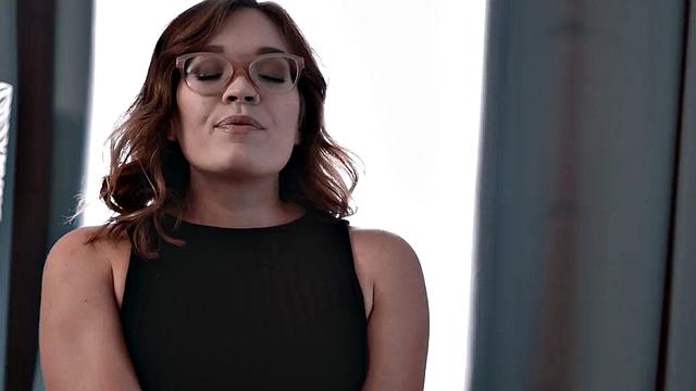 Seduced 21yo loves fucking hardcore by big dick