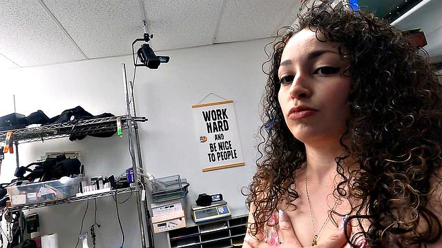 Case No. 8002930 - Pink Pussy Vibrator