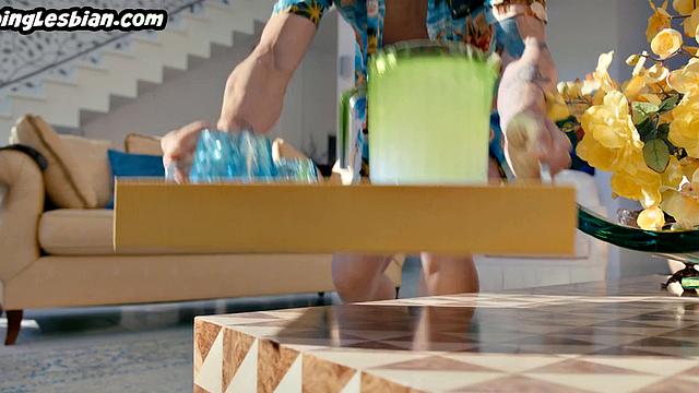 Outdoor babe scissoring her lover in hot affair