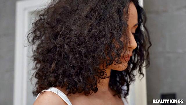 Стася Блум вытащила чужие анальные бусы - теперь у неё серьёзные проблемы с задницей, а Рауль Коста не прочь разобраться лично.