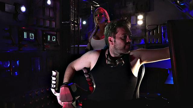 Садись в космическое такси и смотри, как Скайлер скачет на члене