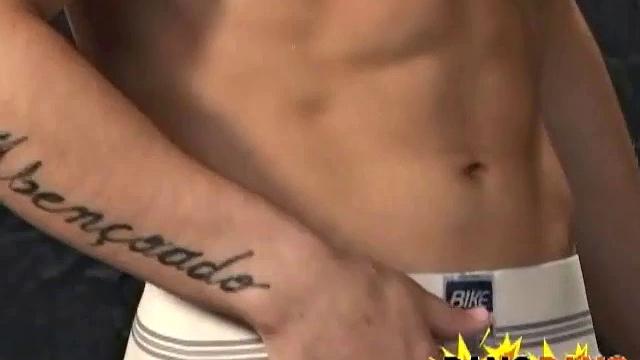 зах хватает за причиндал и занимается делом всерьёз