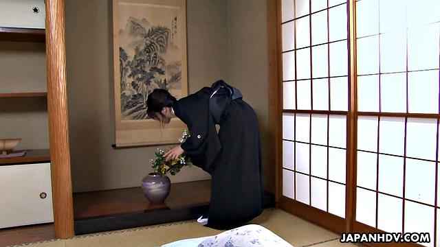 Japanese MILF Sayuri Shiraishi pounded