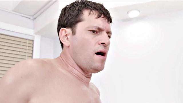 Престон Паркер загоняет черный калибр - MJ Fresh почти в шоке