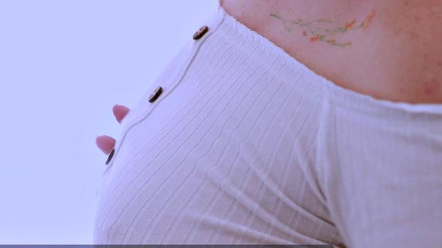 блондинка в кружевных трусиках с жадностью принимает анал и глотает сперму