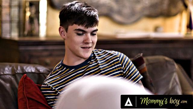 похотливые мачехи трахаются жёстко в анал со взрослыми пасынками