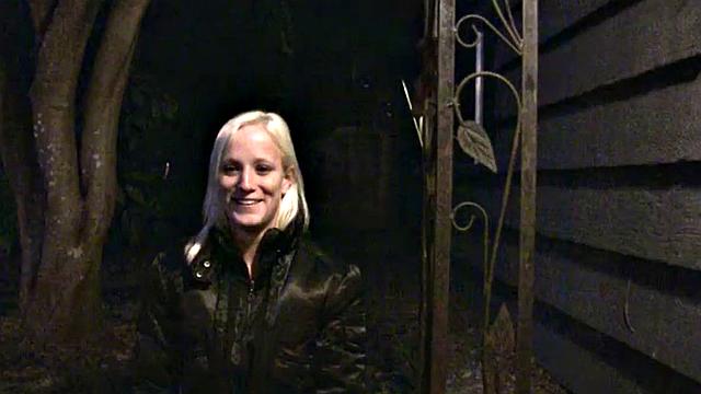 Ноги у неё - чемпионки, парень просто терпит и стонет