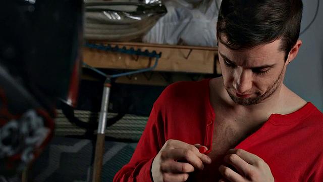 Tattooed hunk fucks nympho in asshole doggystyle