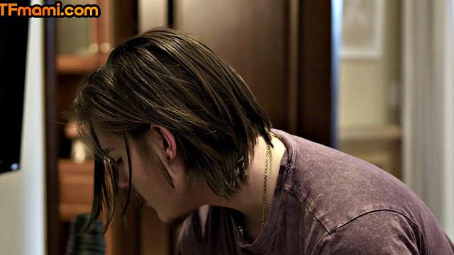 пышная мачеха с огромной грудью оседлала ботаника-пасынка