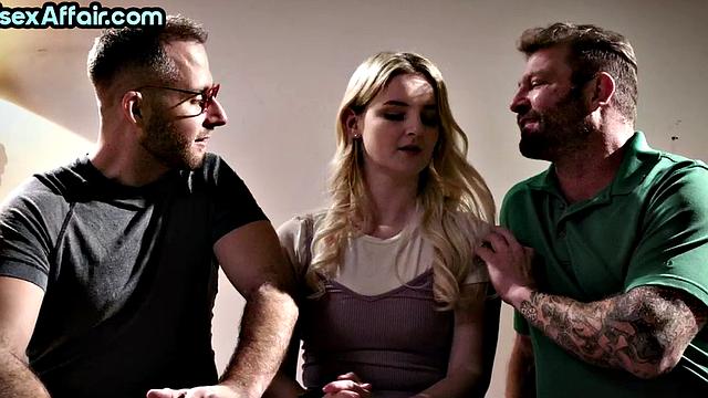 Bisex babe pussyfucked in 3some till cum in mouth