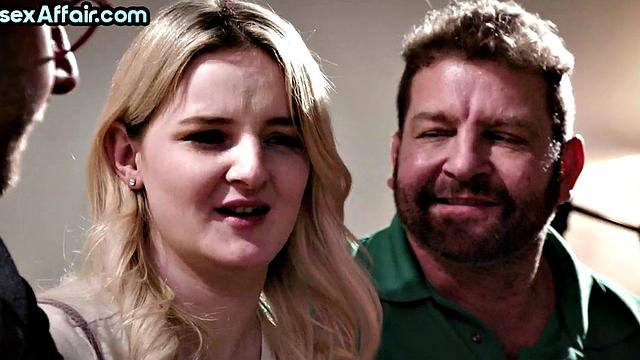 Bisex babe pussyfucked in 3some till cum in mouth