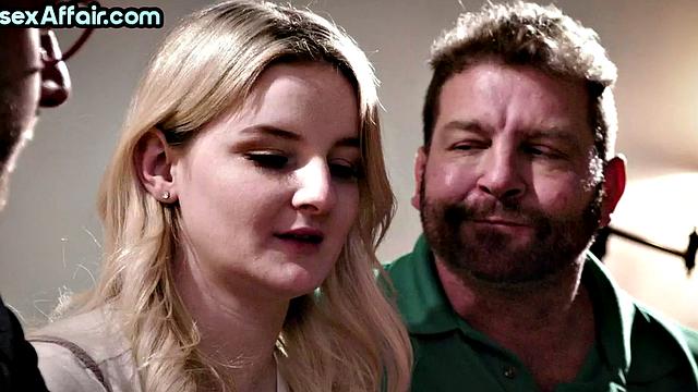 Bisex babe pussyfucked in 3some till cum in mouth