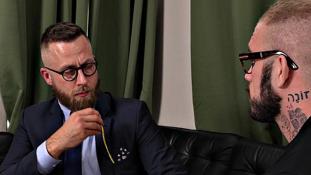 Околдованный мачо-качок трахнут без резинки на гей-сеансе