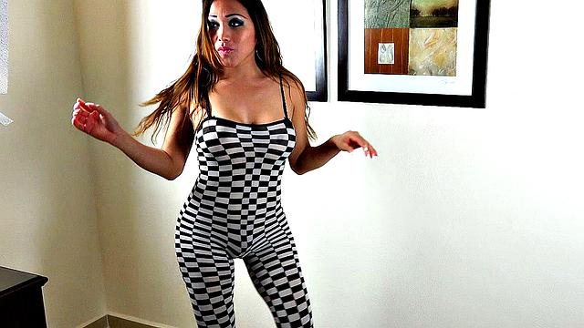 Nina StrongHold in black and white dance