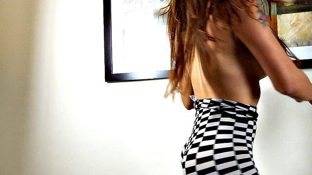 Nina StrongHold in black and white dance