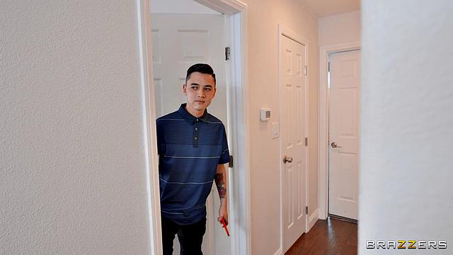 Fucking The MILF And Her Lookalike Coach