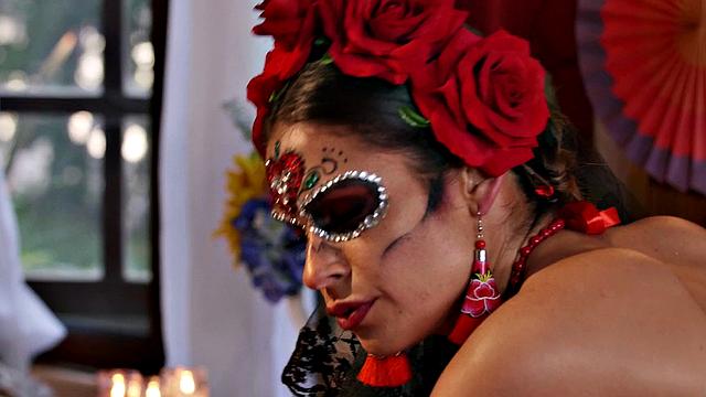 Latina lesbians pigtail-tease each other with earrings & scissoring before 69-ing in the bedroom