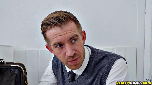 Май Тай пришла "учиться", а теперь Данни Д преподает ей не английский, а анатомию с практикой - вот это обмен опытом, конечно!