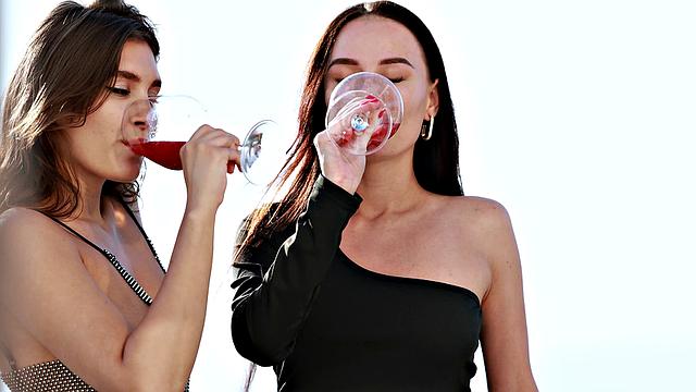 Ellie Luna, Milena Ray: Are The Best