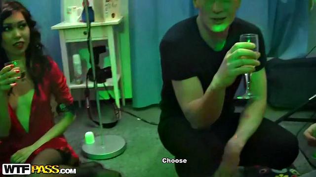 Sexy babe in threesome