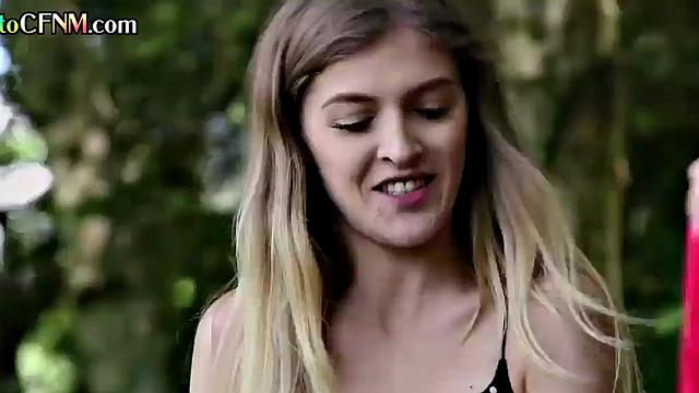 британские госпожи душат горло на природе