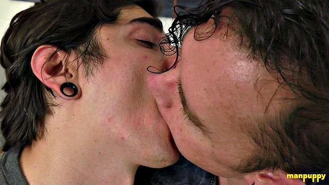 Passionate Gay Kisses Featuring Johnny & Leo - Johnny Mercy & Leo Blue