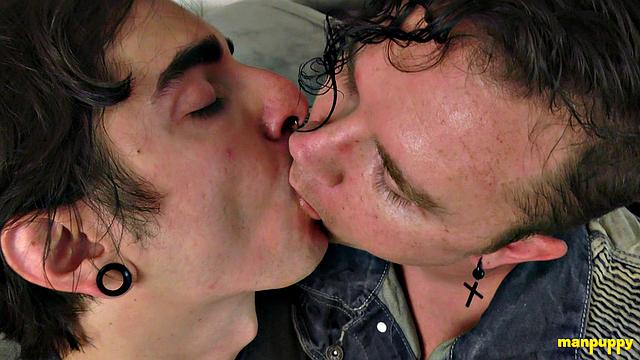Passionate Gay Kisses Featuring Johnny & Leo - Johnny Mercy & Leo Blue
