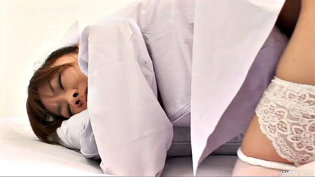 ミニスカナースの過激なオナニー