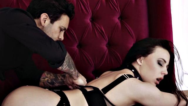 Big booty nympho gets doggystyled after teasing