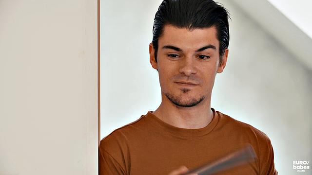 Стеснительная соседка становится мокрой