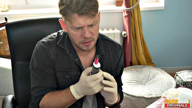 смотри как табата ласт трахается в тату-салоне