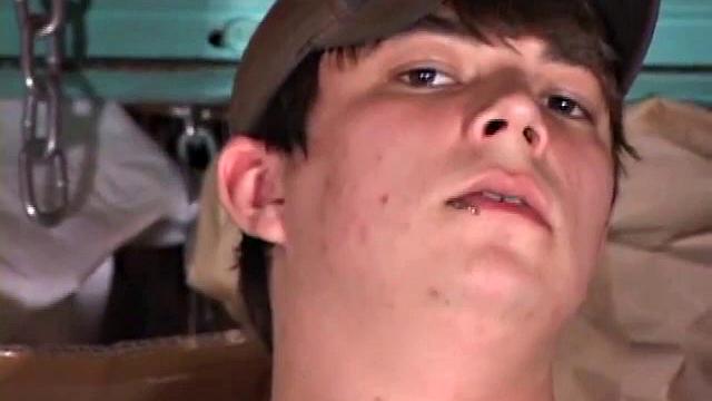 Odon Marsh дрочит так, что даже соседи завидуют