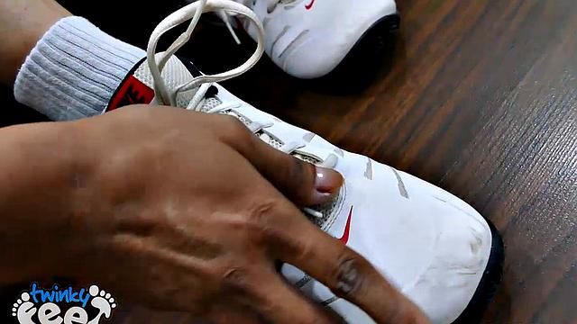 mikal сосёт felix и получает без резинки