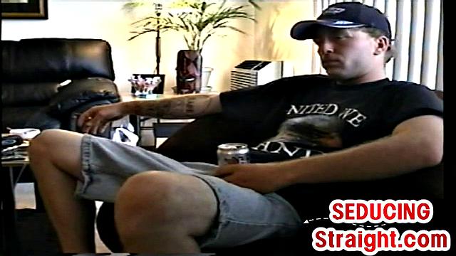 Amateur neighbor gets first time sucked by gay at home