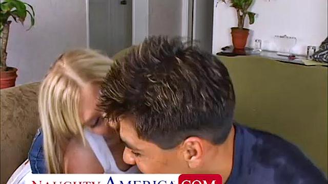 Мишель B. требует член брата подруги за присмотр за собакой