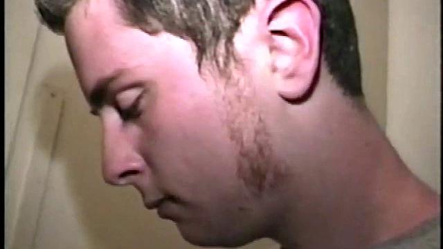 ник дрочит и мощно кончает