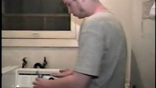 ник дрочит и мощно кончает