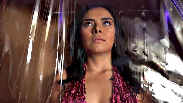 Latina with huge butt barebacked in bends over & cowgirl in reverse