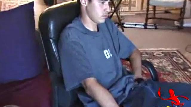 Марк Саммит дико дрочит и кончает с размахом