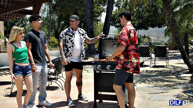 изголодавшаяся milf кидается на член любовника ради дикого траха