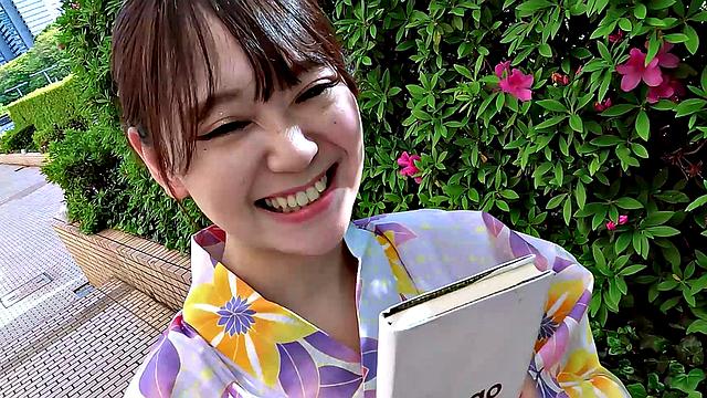 Аки Игараши сбрасывает маску и пускает в себя по полной