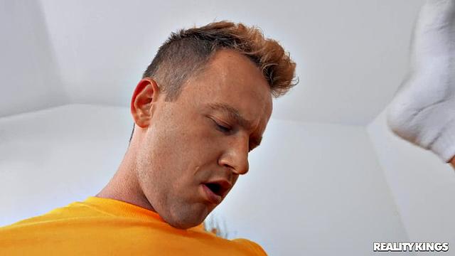 Кира Крофт застукала парня с соседкой и устроила сквирт-шоу на троих с Джессикой Райан и Van Wylde, вот тут реально никому не скучно!